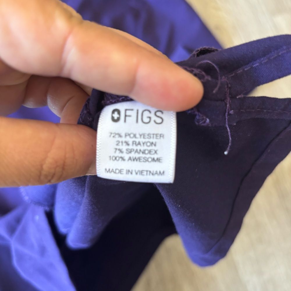 LOT of 3 FIGS scrub tops - Picture 5 of 9